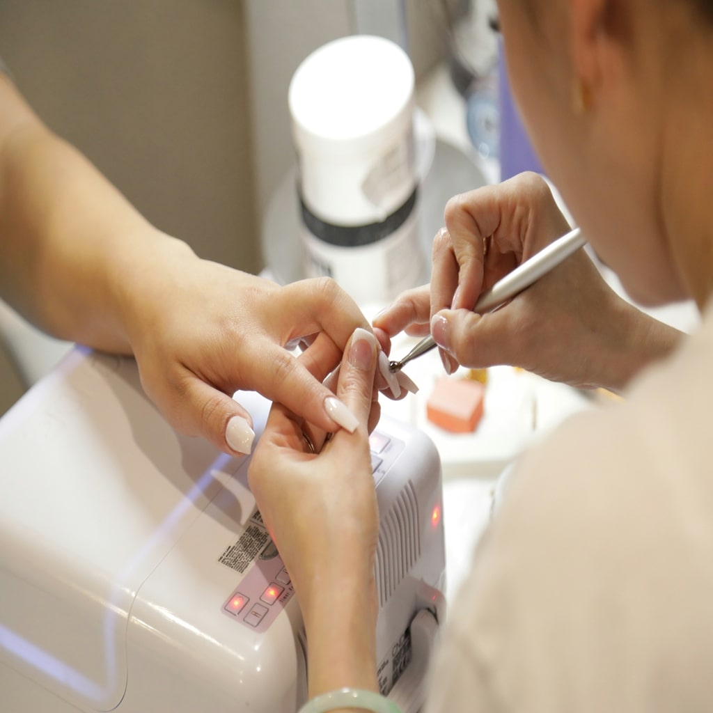 Bekijk hier de afwerkingen van de nagels